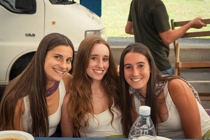 Ehunka lagun bildu dituzte j 82 1757018552621