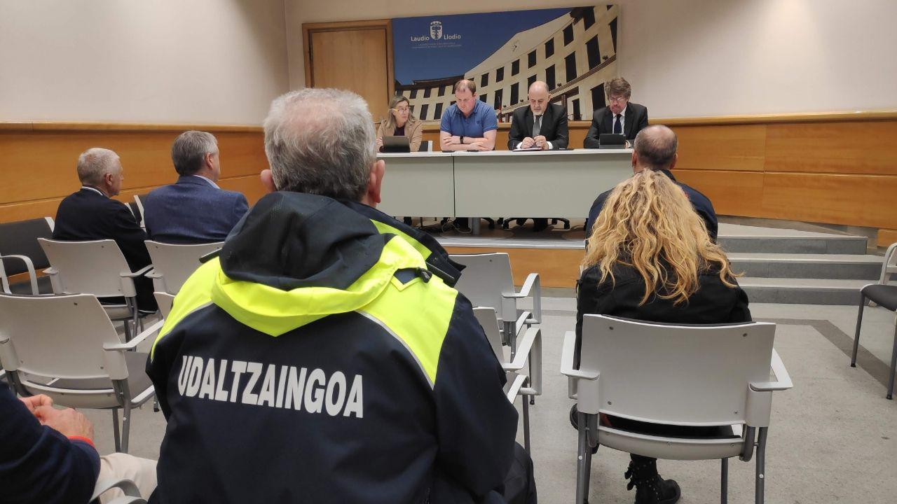 Udaltzaingoak lapurretak saihesteko eta herritarren segurtasuna hobetzeko aholkuak eman ditu datozen jai egunetan