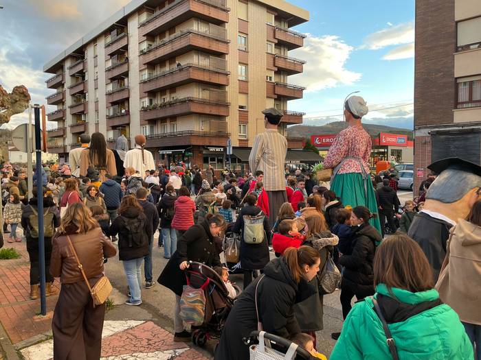 Kalejiran zeharkatu dute Amu 4 1766337549494