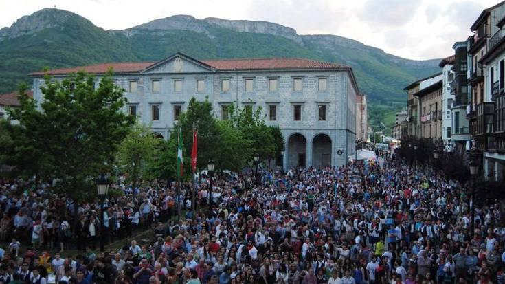 Urduñako Otxomaioak: festa hasi baino ez da egin 