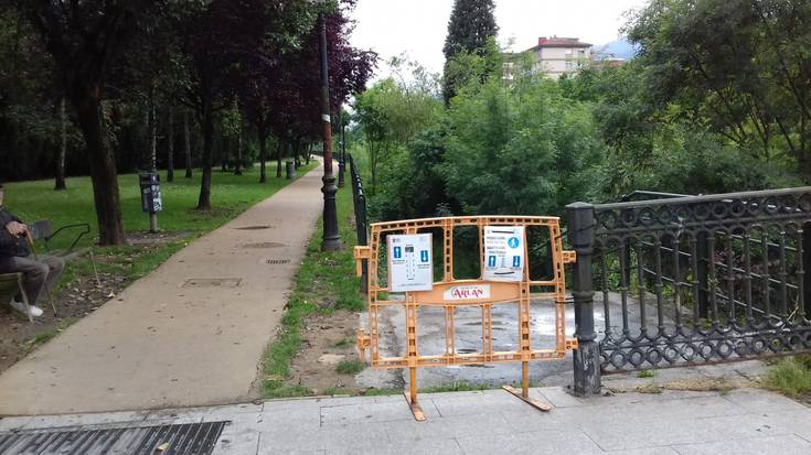 Gardeako paseoa bi norabidetan banatu dute, ibaiaren bi ertzak baliatuta