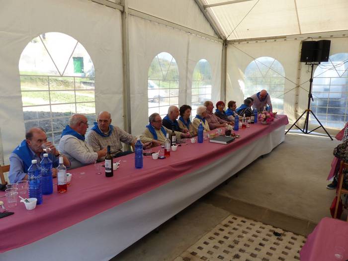 Auzokide ugarik hartu zuten  126 1506367166147