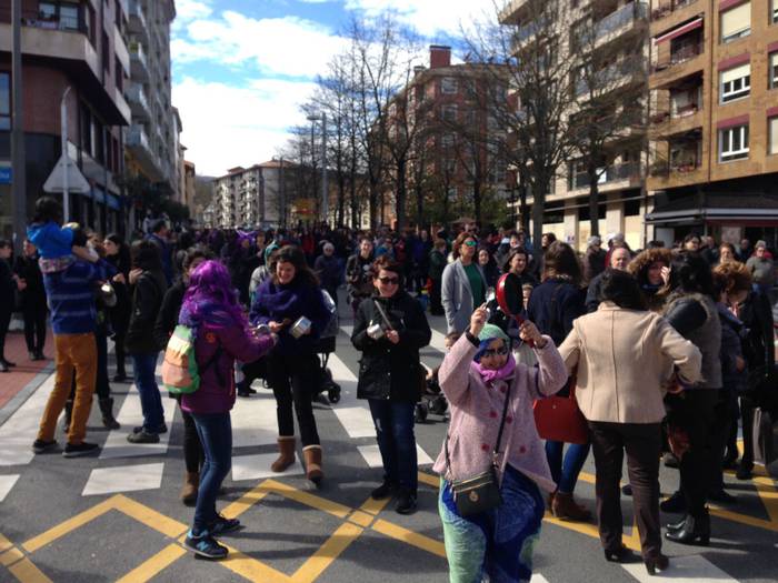 Greba feministaren goizeko t 13 1520511442644