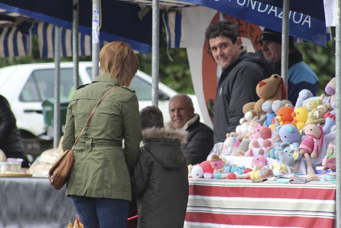 Baserri Azoka egin dute Okon 27 1521978840162