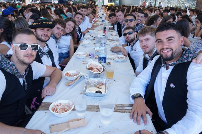 Jendetza batu da kuadrillen  45 1756402077841