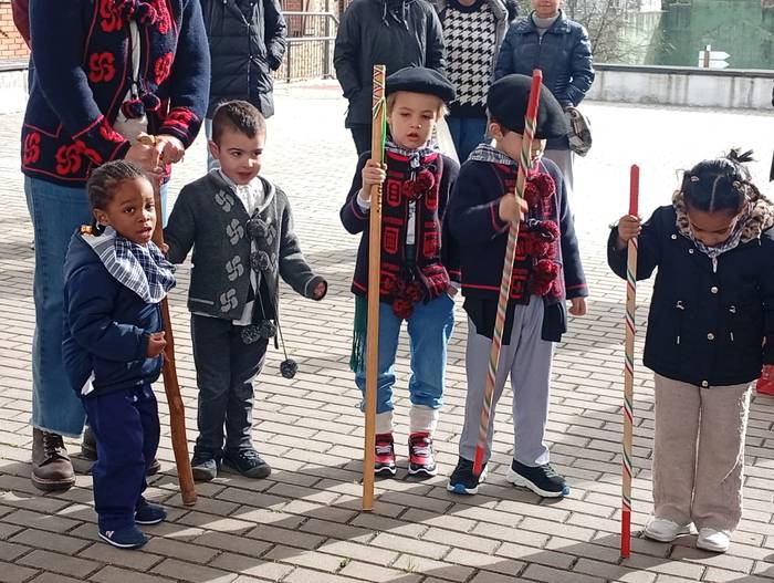 Agate Deunaren bezperak adin 75 1770328450668