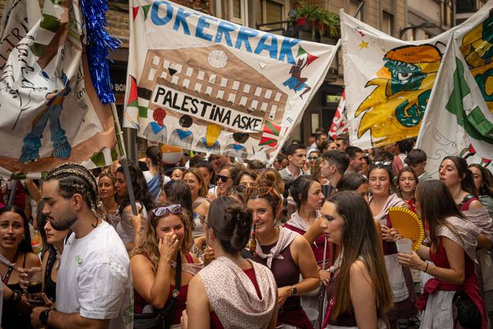 Festa-giro goria piztu du La 50 1755257023651