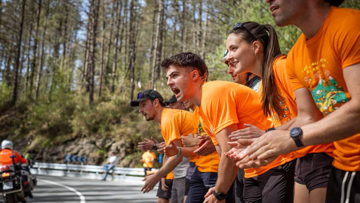 Itzuliak ehunka aiaraldear atera ditu errepide bazterretara