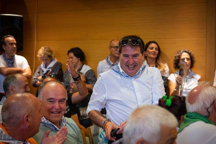 Lehertu da festa-giroa Amurr 15 1755025647303