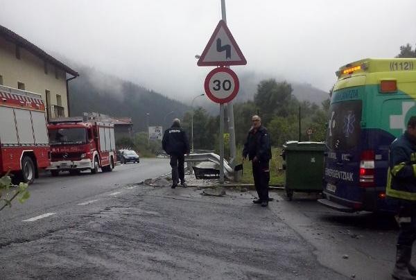 Kotxe batek pertsona bat harrapatu du