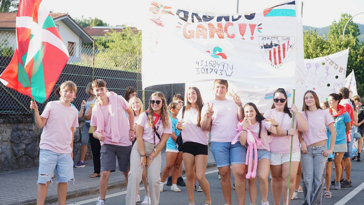 Kuadrillen aurkezpenak parrandaren bidea ireki du