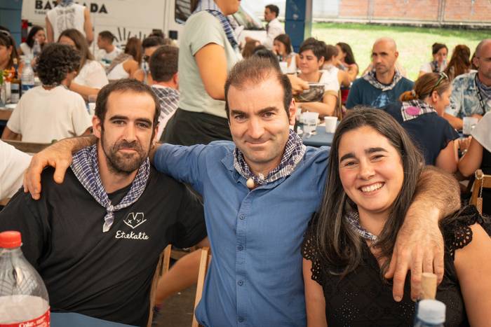 Ehunka lagun bildu dituzte j 56 1757018487643