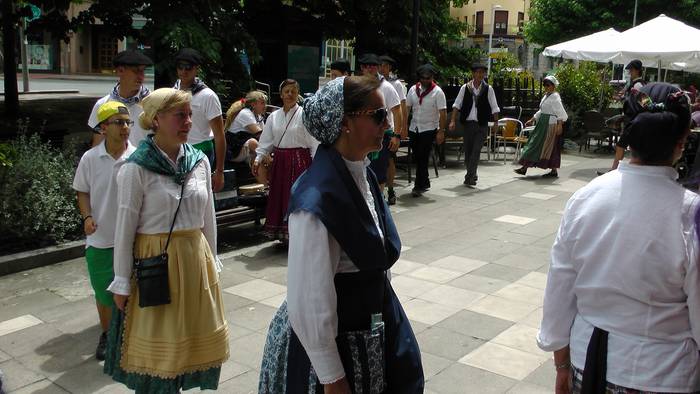 Dantza taldeak taldeak izan  71 1496053136010