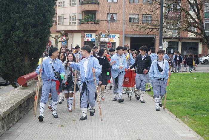 Amurrioko kintoek senideekin 1 1770386853556