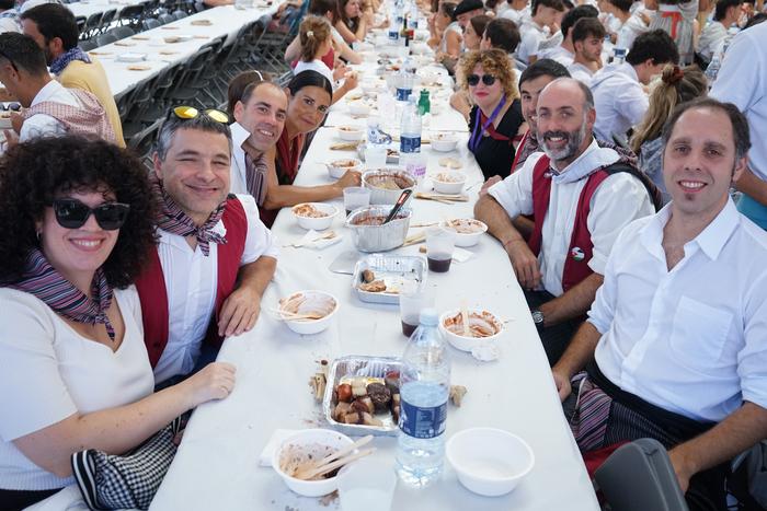 Jendetza batu da kuadrillen  75 1756403599666