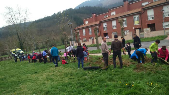 Elkarrekin aritu dira haur e 1 1489961239109