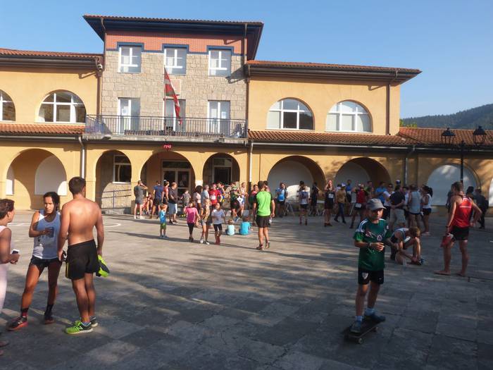 Haur zein helduek izan zuten 290 1538429595000