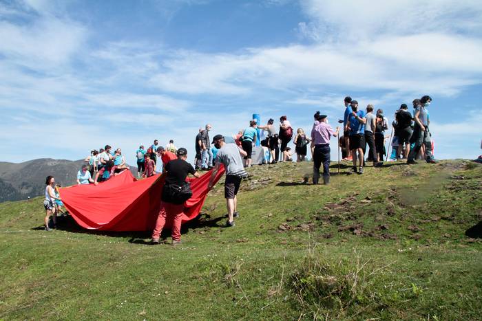 Dozenaka lagun igo dira esku 68 1620624419453