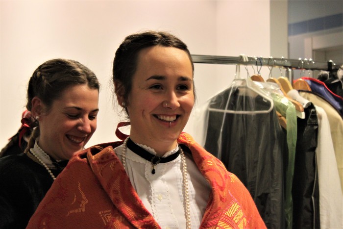 Eskualdeko ehundik gora dantzari eta musikarik koloreztatu zuten Amurrio Antzokiko oholtza - 61