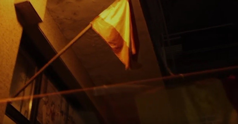 Espainiako bandera jarri du Aiaraldeko Ernaik EAJren egoitzan, PPren aurrekontuei baiezkoa eman dietela salatzeko