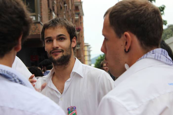 Sokatik tiraka itzuli dira j 9 1503500229609