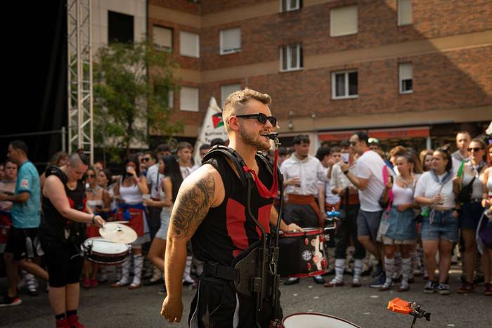 Festa-giro goria piztu du La 32 1755256989658