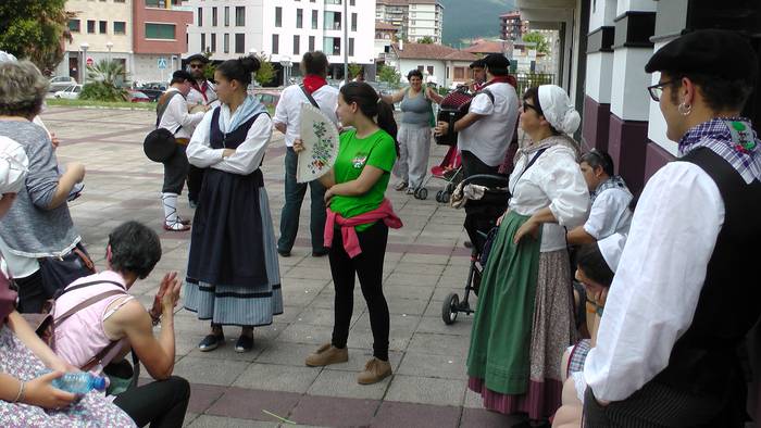 Dantza taldeak taldeak izan  51 1496050460280