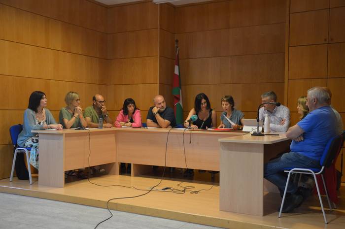 Aiarako kultura zinegotziaren dimisioa kritikatu du EAJk, “udal gobernuaren kaosa larriagotu” duelako