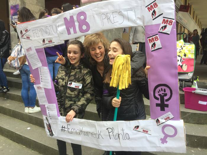 Greba feministaren goizeko t 131 1520519656134