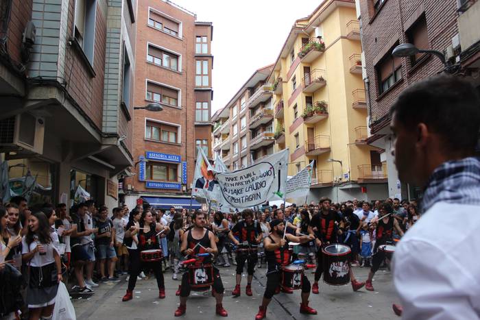 Suziria piztuta lehertu da j 16 1502792739519