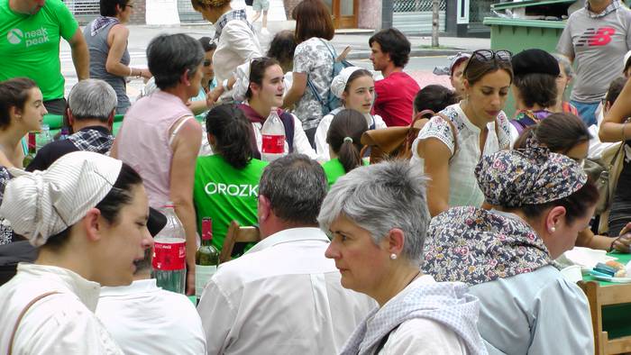 Dantza taldeak taldeak izan  173 1496056566800