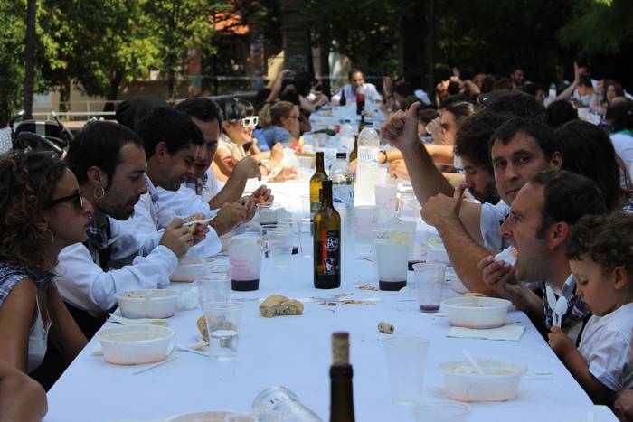 Sokatik tiraka itzuli dira j 50 1503500681050