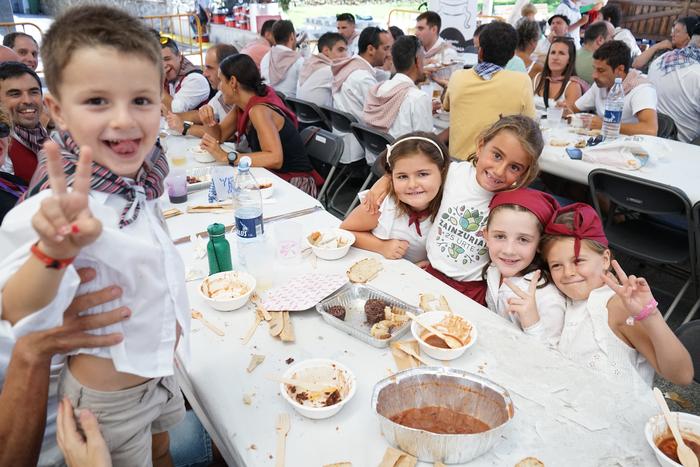 Jendetza batu da kuadrillen  74 1756403577781