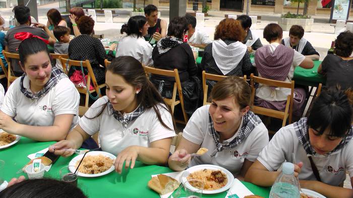 Dantza taldeak taldeak izan  111 1496054457467