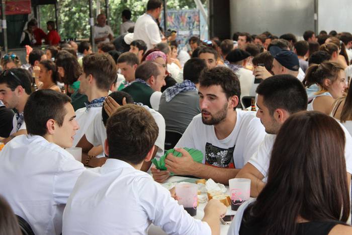 Aldai plaza txiki geratu da  7 1503586157364