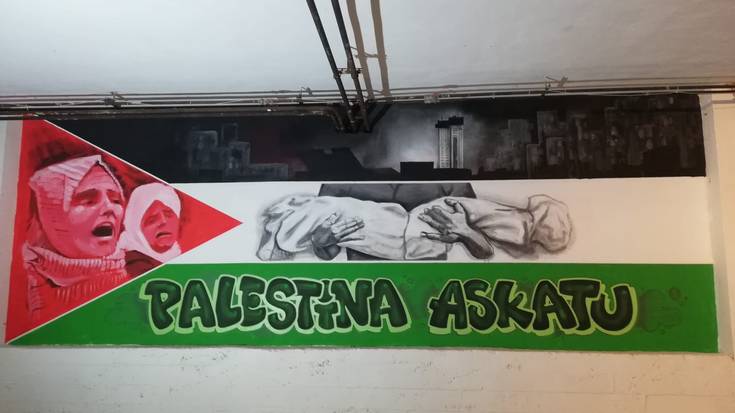 Palestinaren aldeko murala atondu du Kirikiñok Basoa espazioan