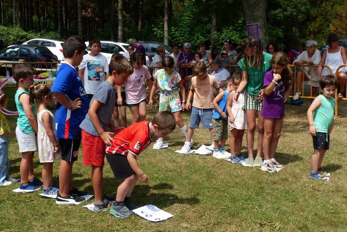 Andra Mari Zuriaren jaiak je 12 1754900925618