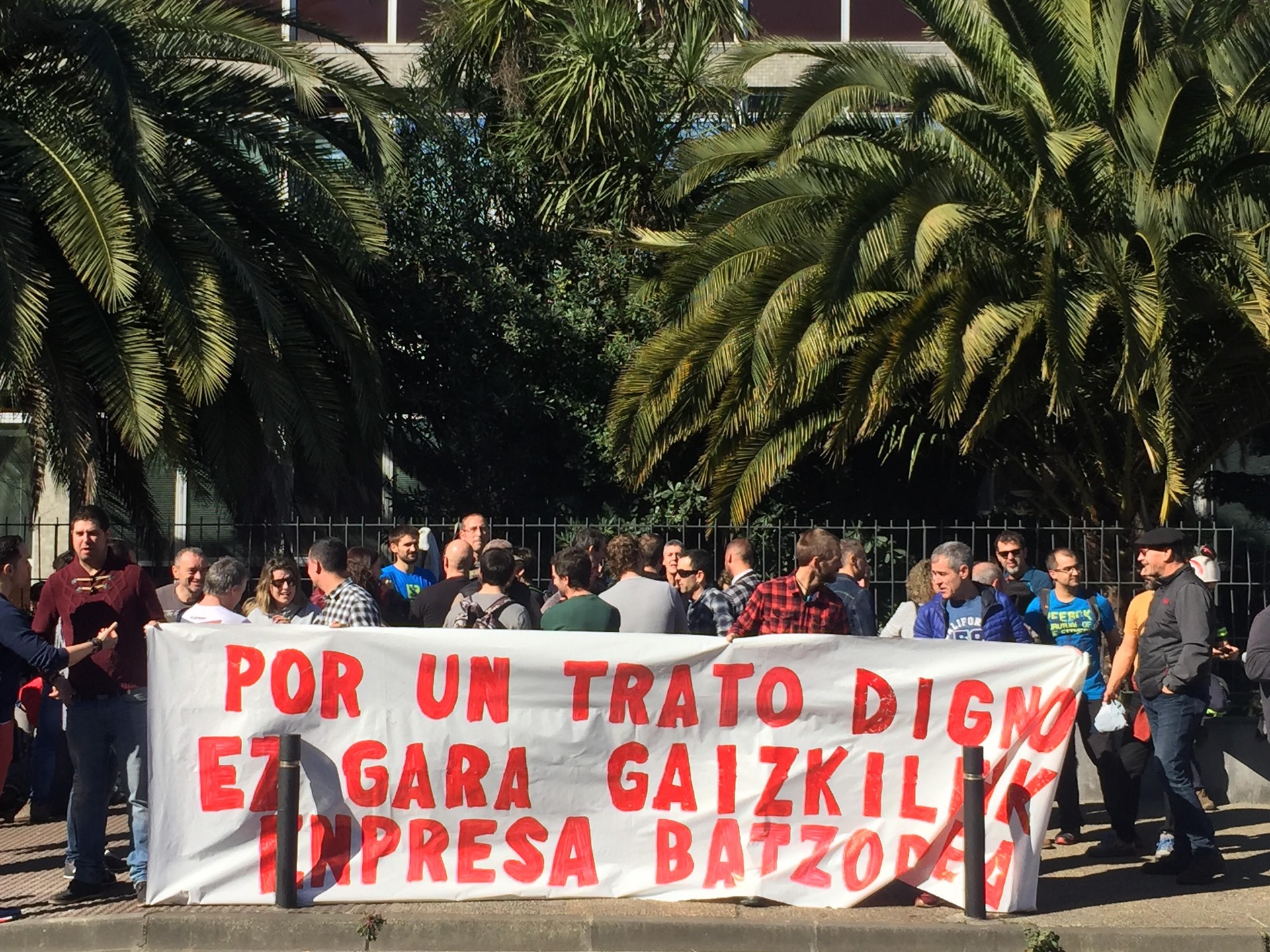 Tubacexeko enpresa batzordeak ohartarazi du ekoizpena geldituko dutela segurtasun neurriak betetzen ez badira