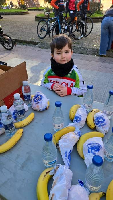 Txirrindulari gazteek erloju 46 1771856231861