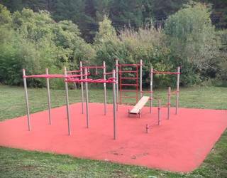 Azpiegitura berriak Aiaran: Kalistenia parkea, ibilgailu elektrikoen karga puntua eta herritarrentzako topalekua