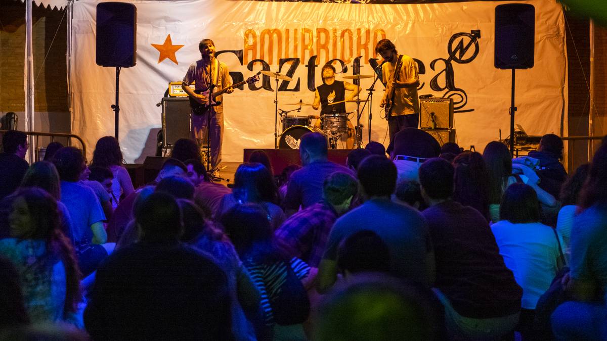 Lukiek eta Adur, doinu indartsuak Faktoria dantzan jartzeko bihar