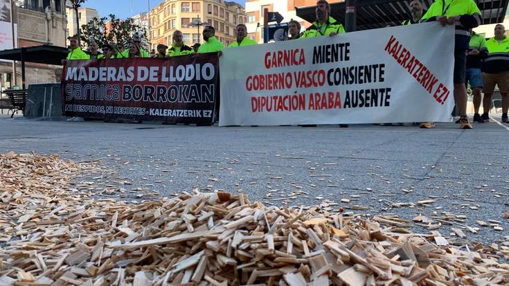 Eusko Jaurlaritzak aurreratu du Maderas de Llodioko grebalariekin egin behar duen bilera, mobilizazioen ondorioz