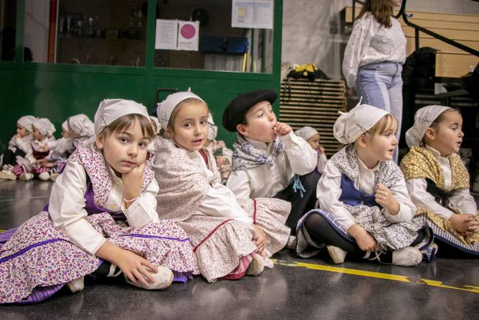 Ubixeta dantza taldeak dantz 43 1766416566485