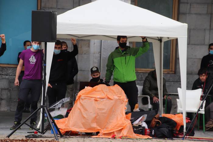 Ehundik gora lagun bildu dir 56 1601292735064