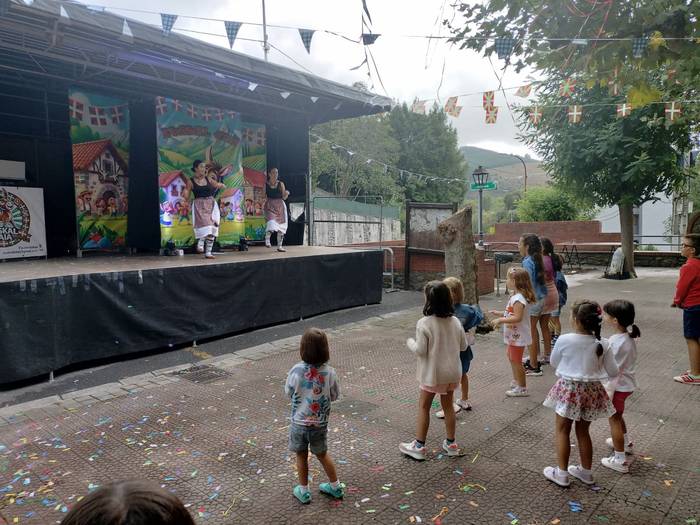 Bi eguneko festa egin dute A 1 1758574673170