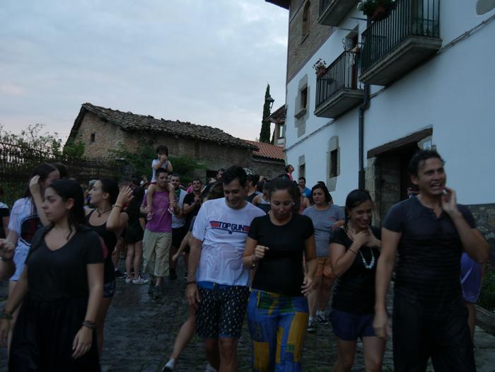 Ura eskatzen zeharkatu dute  57 1536437300625