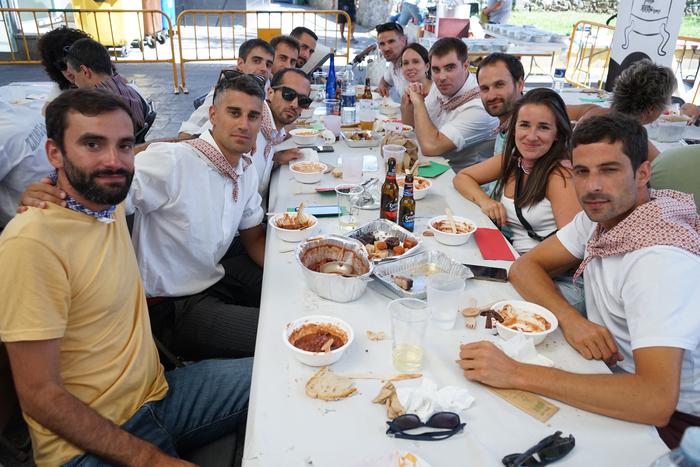 Jendetza batu da kuadrillen  77 1756403635375