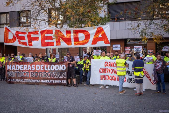 Aldundiaren bulegoak okupatu 1 1760702677027