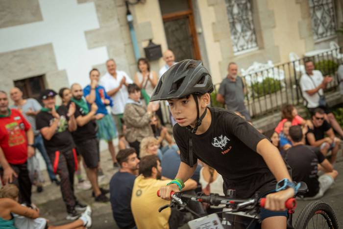 Bizikletak irudimenez jantzi 116 1757326011636