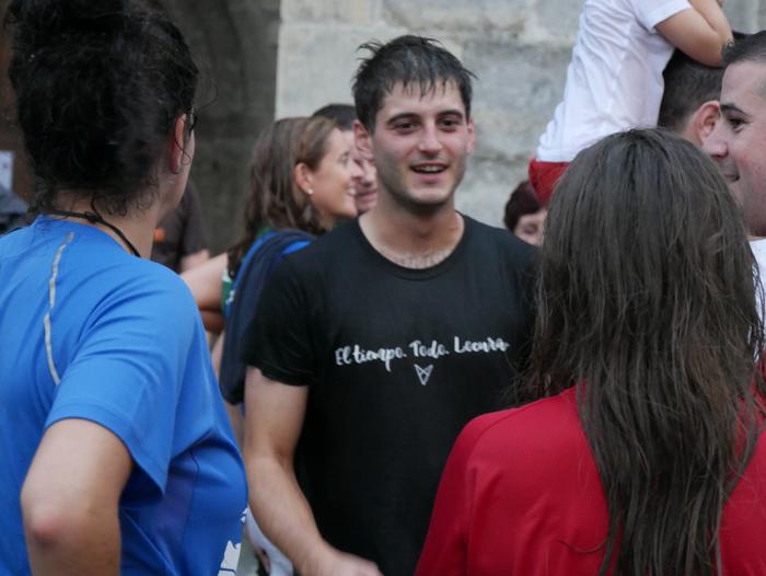 Ura eskatzen zeharkatu dute  49 1536437143344